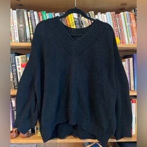 Babaa no.22 v-neck in black